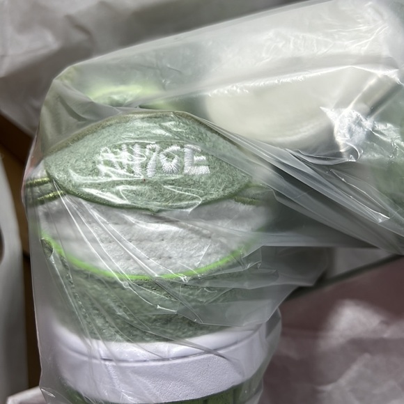 NIB - The Nike Dunk Low Fleece Honeydew - Picture 7 of 9